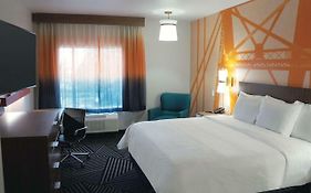 La Quinta Inn & Suites Waco Downtown Baylor